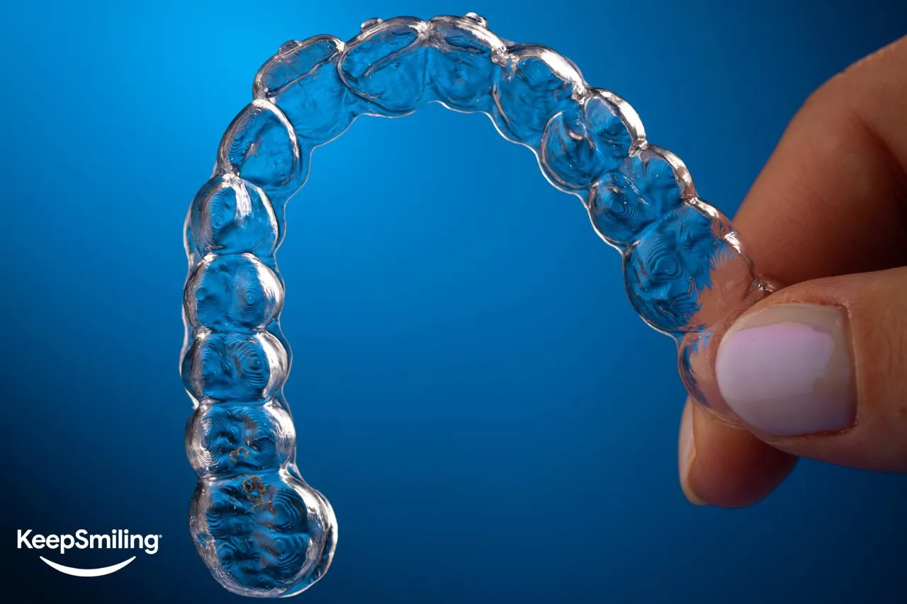 Alineador transparente para ortodoncia invisible