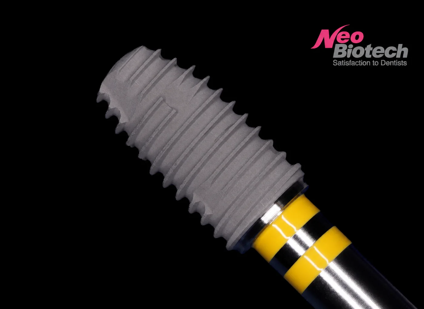 Implante dental de titanio NeoBiotech